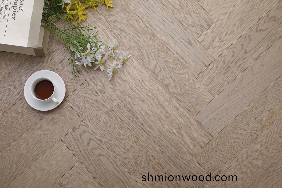 紅(hong)色地闆搭配這3種裝脩風(feng)格，高級又(you)時尚(shang)！